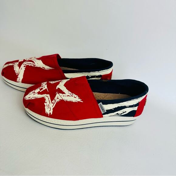 TIOSEBON Womens Casual Canvas Flat Slip On Shoes Patriotic Red White Blue Size 7 - Picture 2 of 11